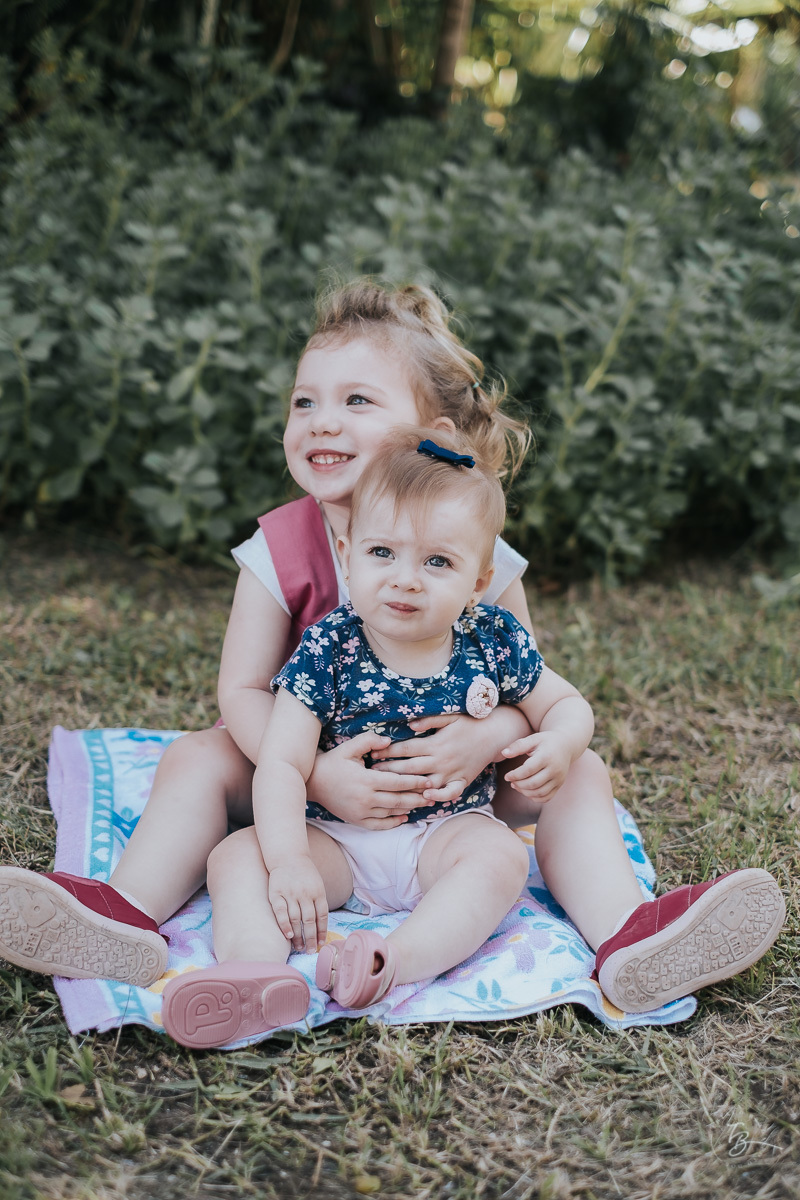 Ensaio de acompanhamento de primeiro ano da Helena. Ensaio lifestyle em coqueiros, Florianópolis/SC. 10 meses da Helena, Thiago Braga Foto