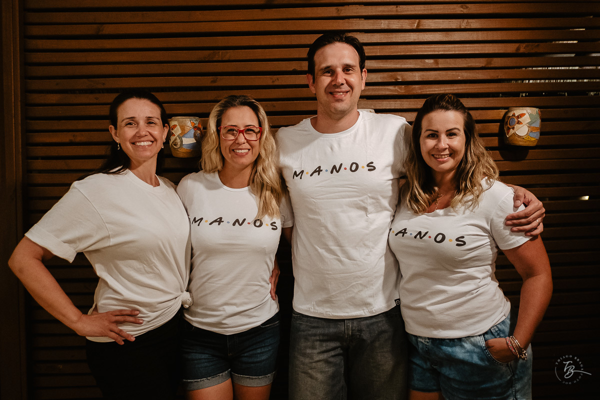 Fotografia documental de família, na praia de Mariscal, em Bombinhas/SC. Fotografo Thiago Braga. 