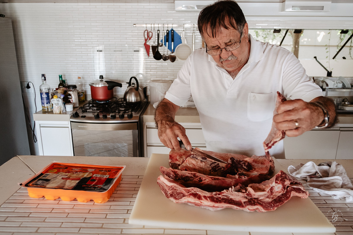Fotografia documental de família, na praia de Mariscal, em Bombinhas/SC. Fotografo Thiago Braga. 