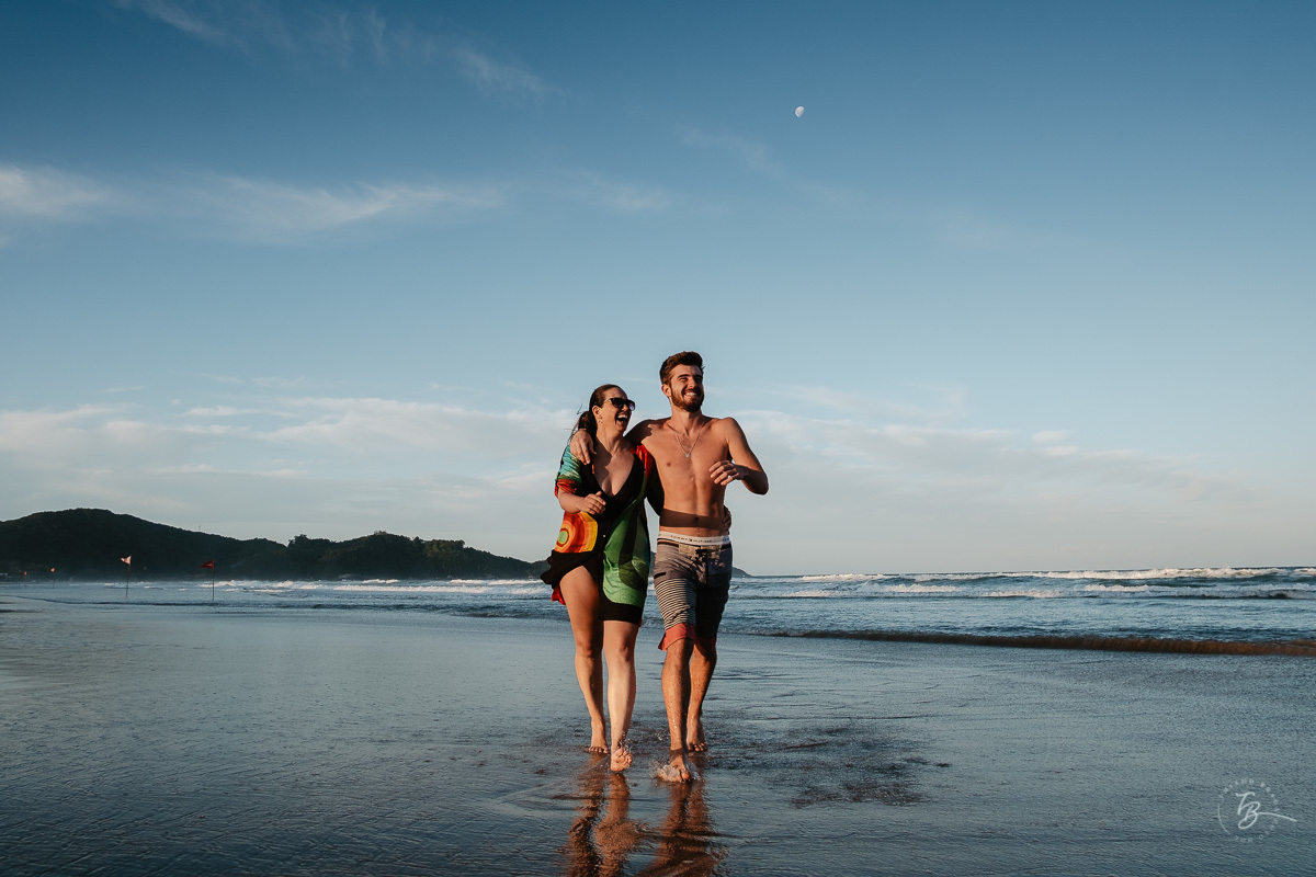 Fotografia documental de família, na praia de Mariscal, em Bombinhas/SC. Fotografo Thiago Braga. 