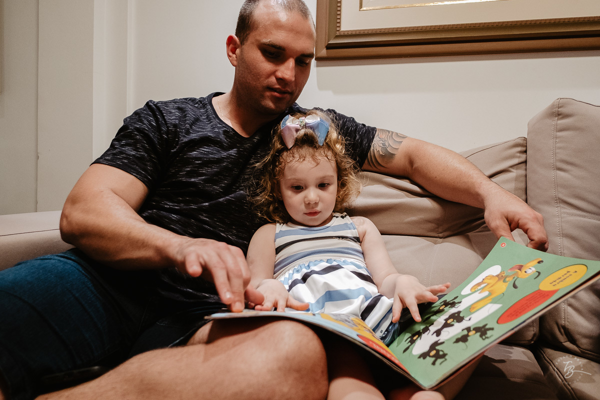 Família Prado Rodrigues. Primeiro aninho da Helena. Fotografia documental de Aniversário em casa. Thiago Braga Fotografia