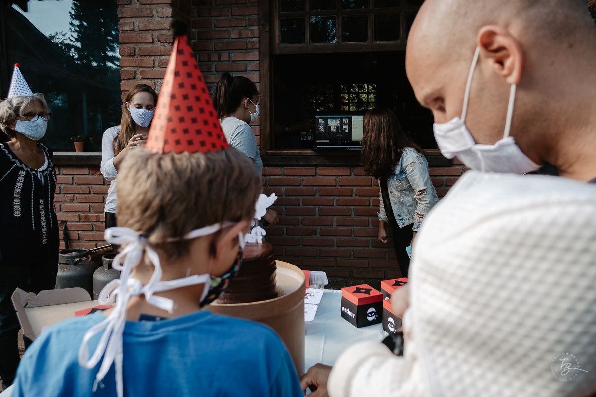 Fotografo documental de família. Aniversário do quintal de casa. Aniversário de 08 anos do Arthur. Fotografo Florianópolis.