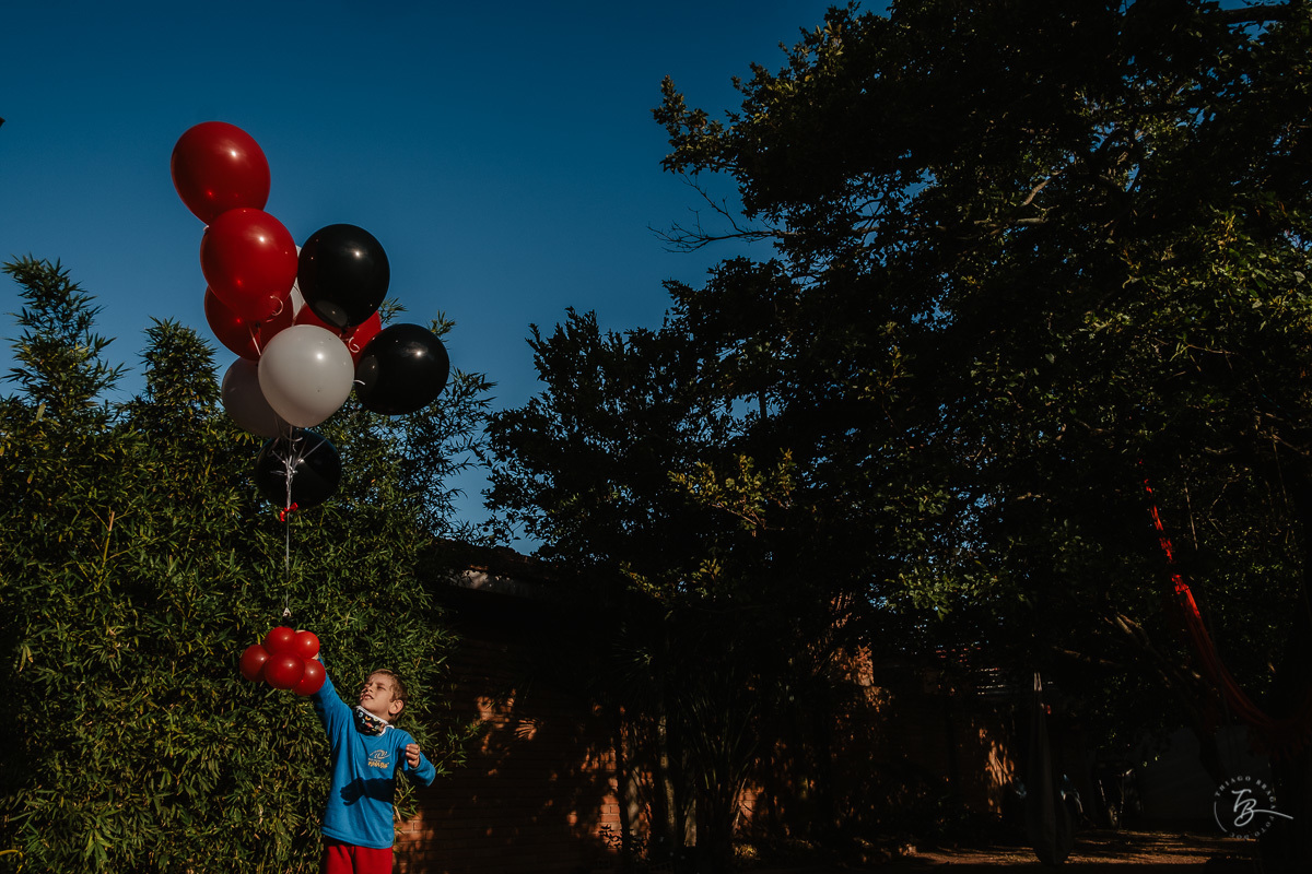Fotografo documental de família. Aniversário do quintal de casa. Aniversário de 08 anos do Arthur. Fotografo Florianópolis.
