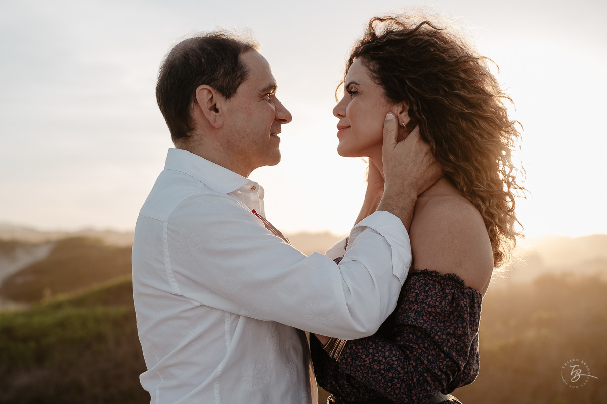 Ensaio Família. Aniversário no quintal de casa. Comemoração de aniversário. Ensaio no fim de tarde, praia do Santinho em Florianópolis. Sessão Família. Thiago Braga Fotografia.