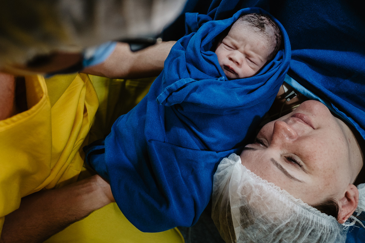 Nascimento do Henrique. Parto documental na maternidade Santa Helena em Florianópolis. Santa Catarina.