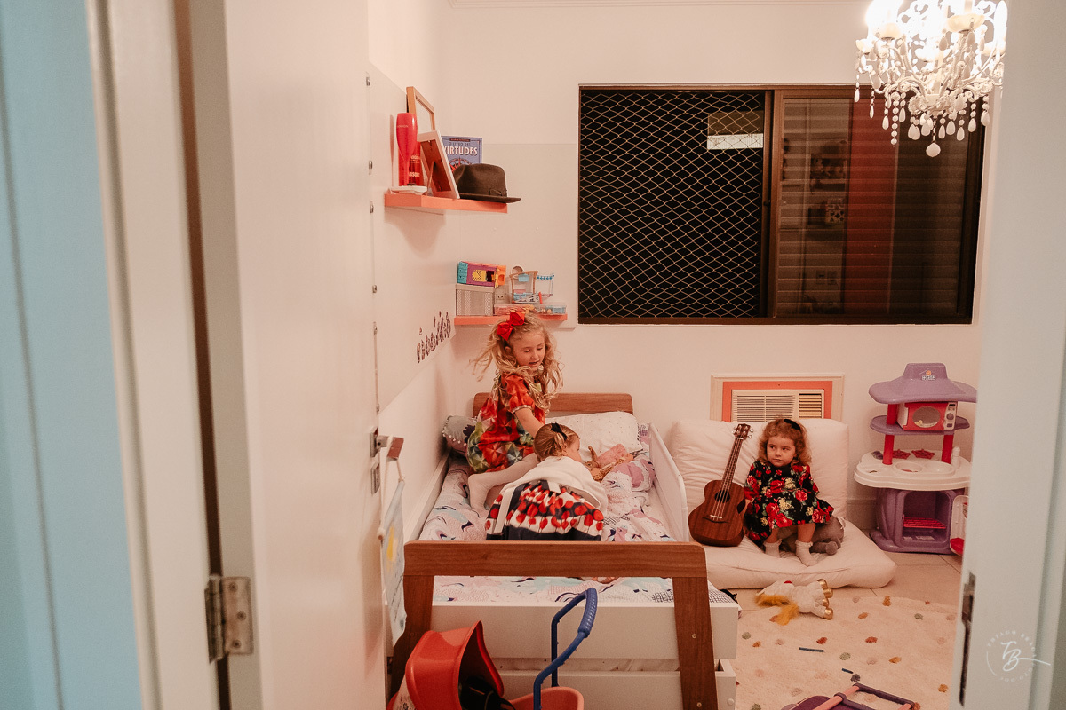 Aniversário documental infantil em casa. Thiago Braga fotografia. 