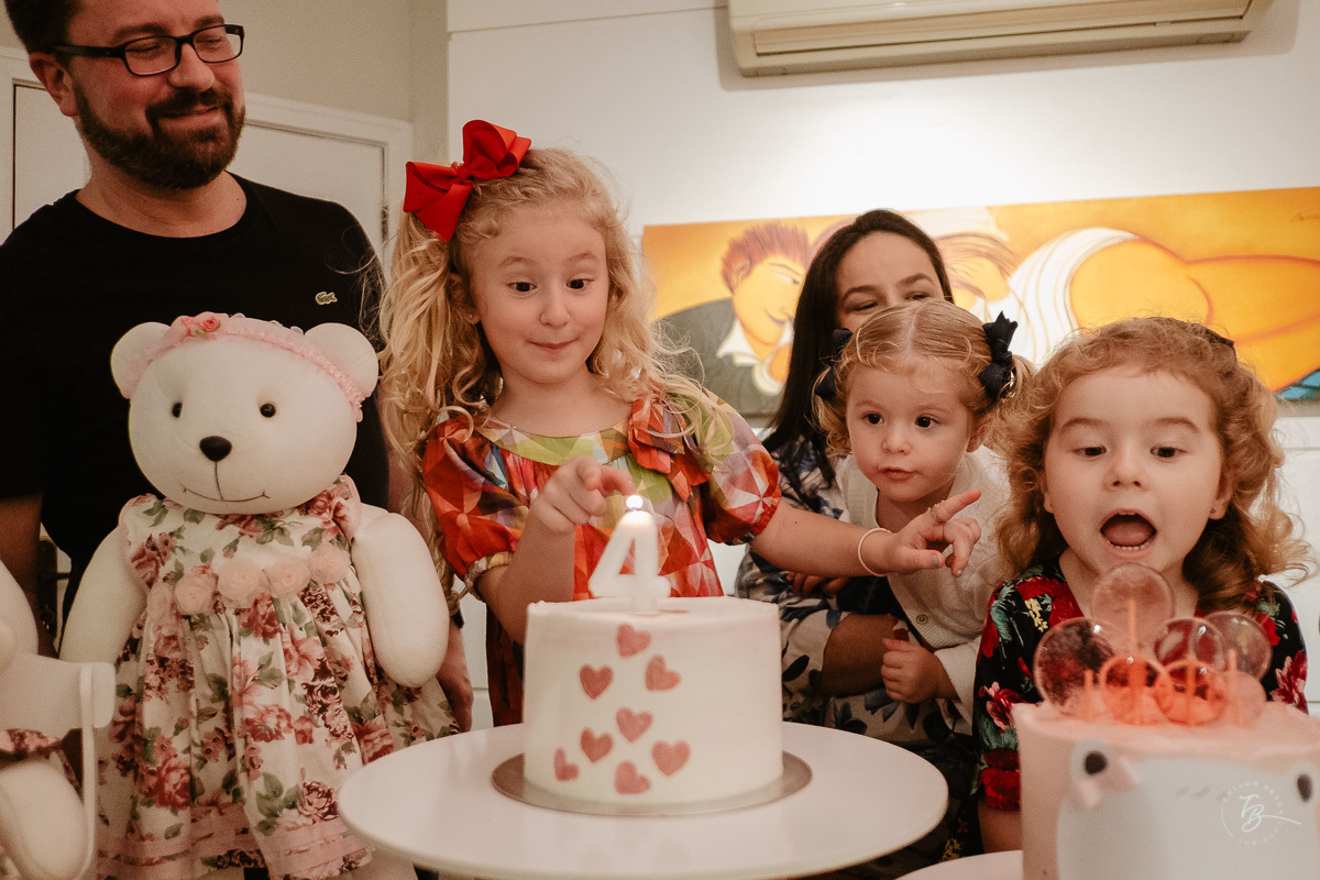 Aniversário documental infantil em casa. Thiago Braga fotografia. 