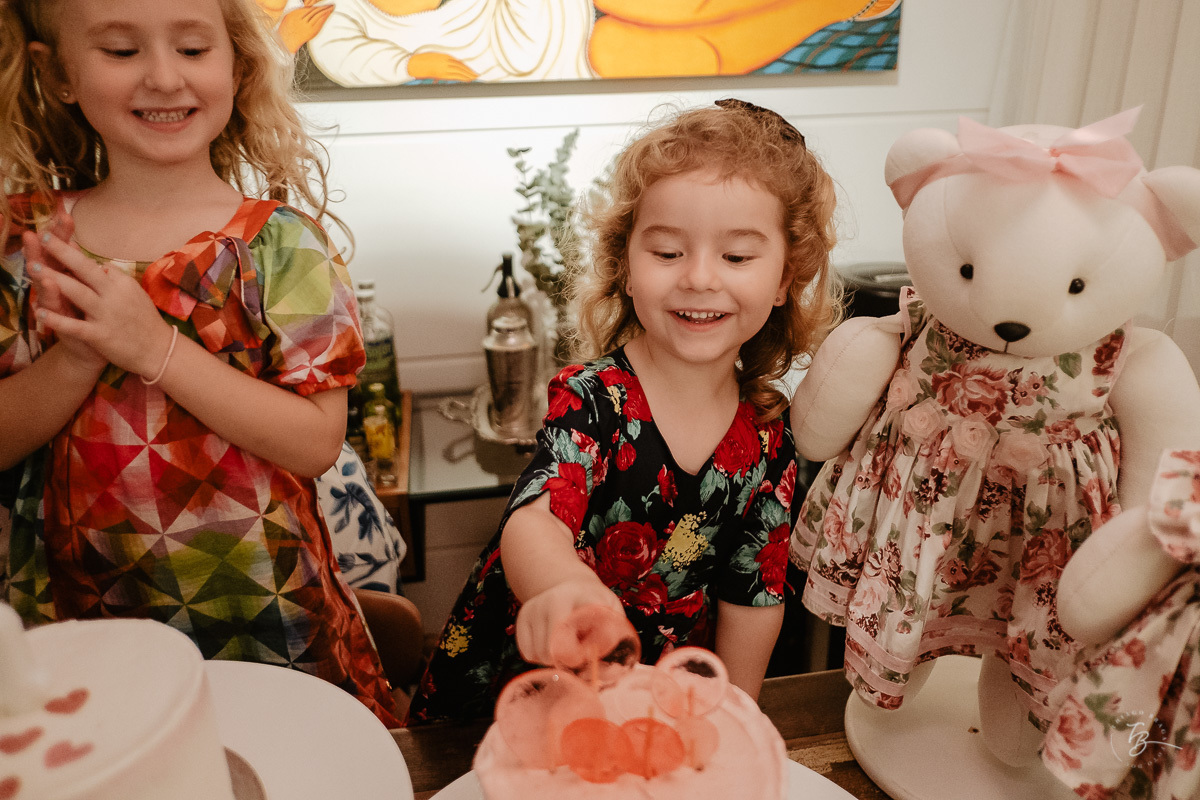 Aniversário documental infantil em casa. Thiago Braga fotografia. 