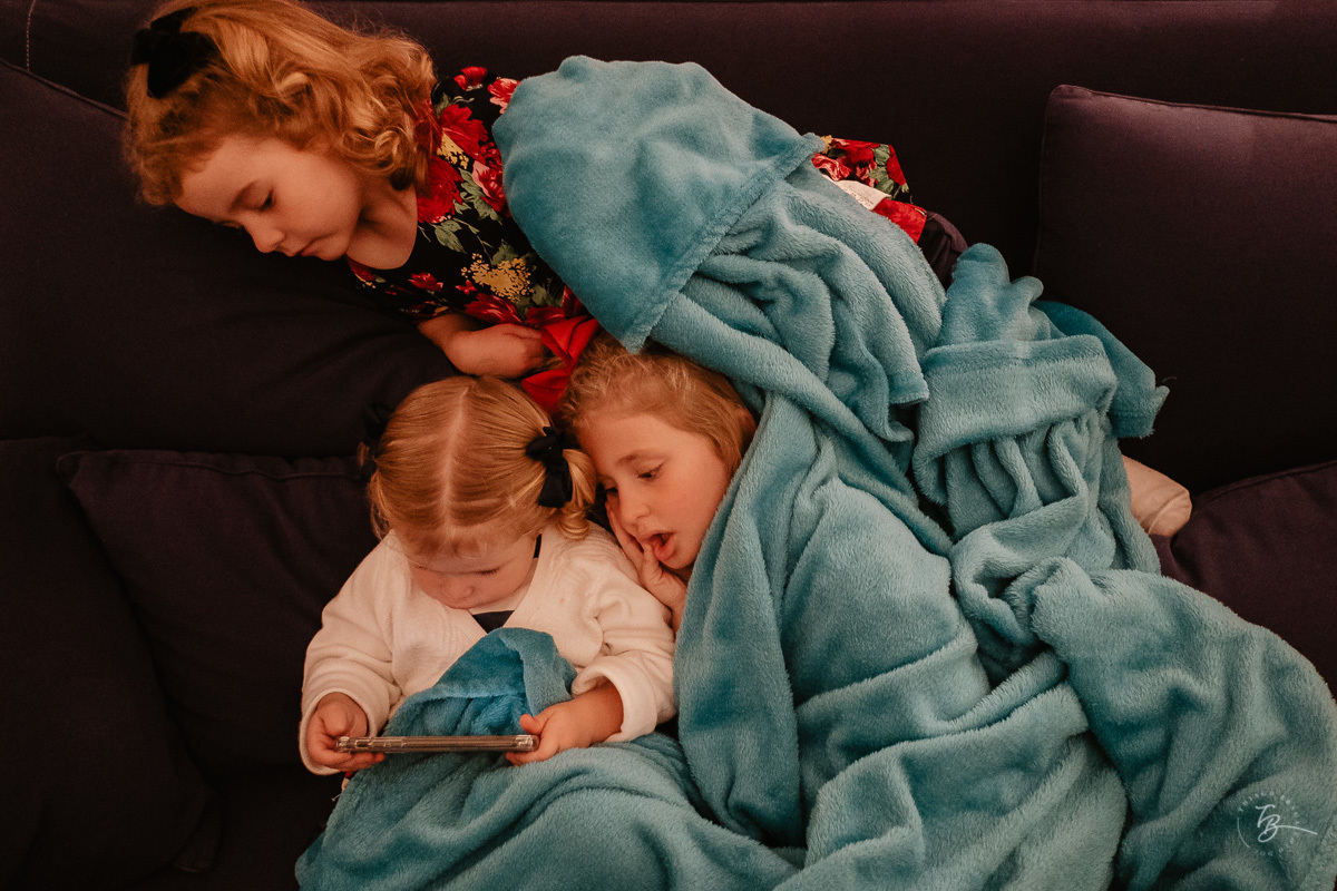 Aniversário documental infantil em casa. Thiago Braga fotografia. 