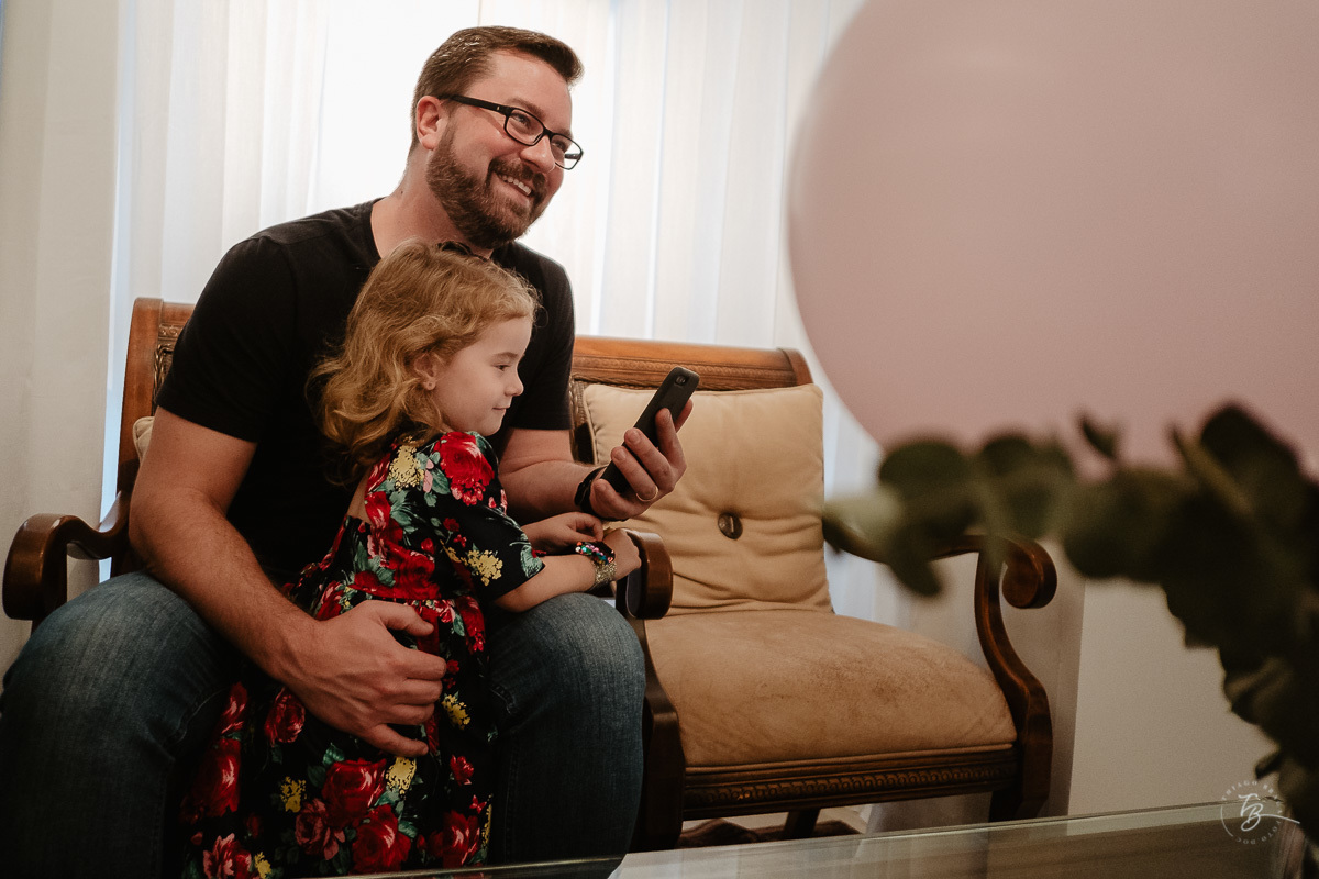 Aniversário documental infantil em casa. Thiago Braga fotografia. 