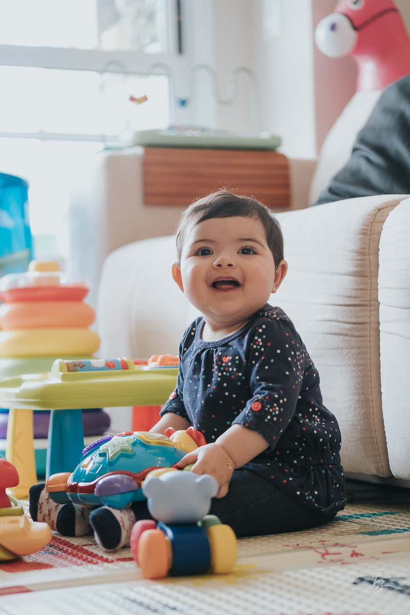 Acompanhamento do primeiro aninho da Khloe. Ensaio em casa e externo dos 7 meses do bebê. Thiago Braga Fotografia
