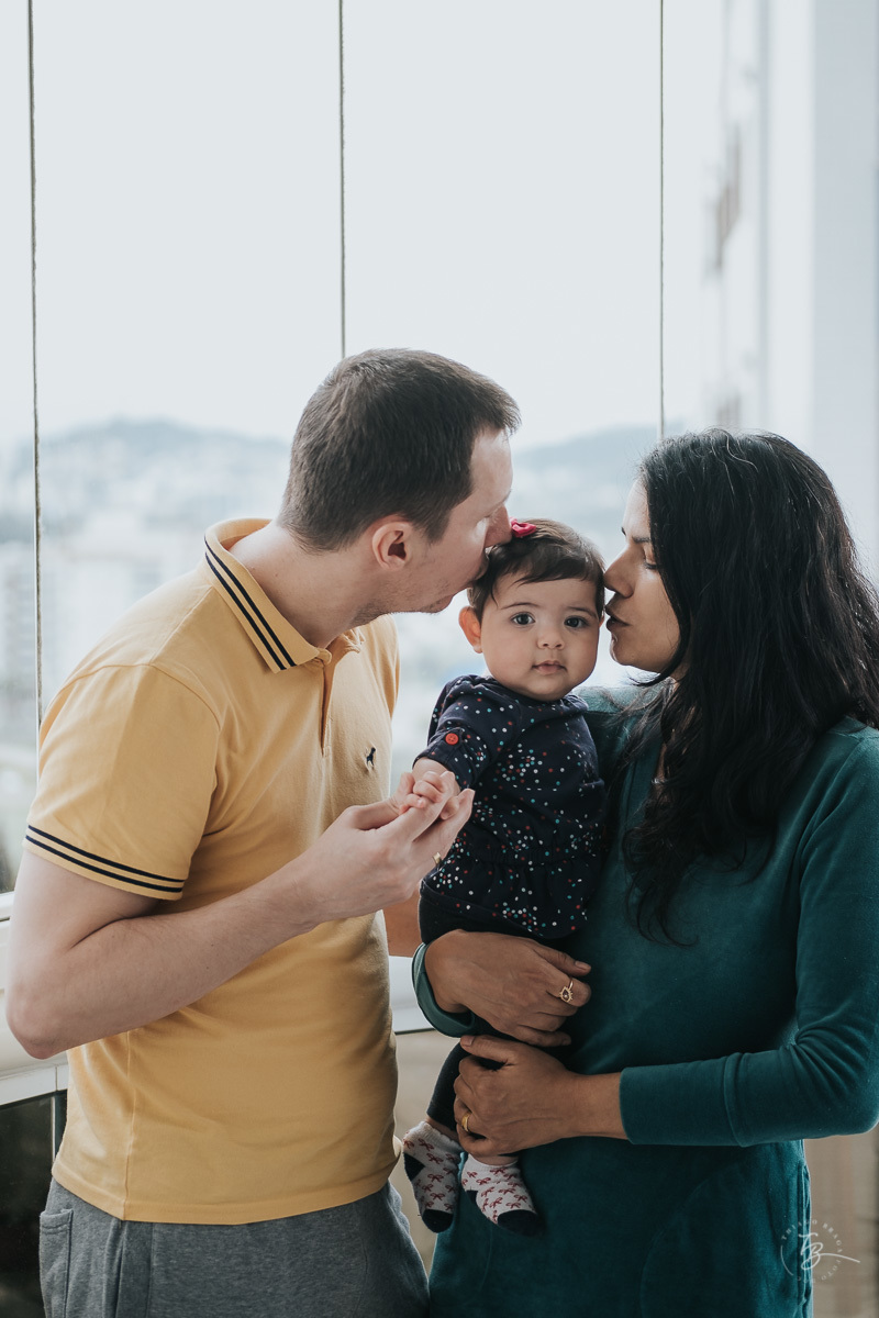 Acompanhamento do primeiro aninho da Khloe. Ensaio em casa e externo dos 7 meses do bebê. Thiago Braga 