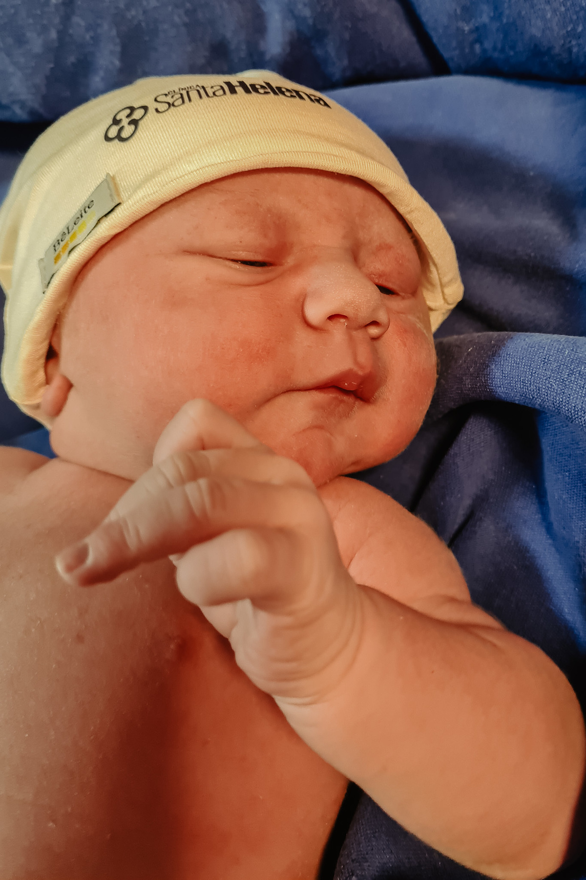 Cheguei, chegando gente, hahaha! Parto normal, na maternidade Santa Helena em Florianópolis, por Thiago Braga fotografia. 