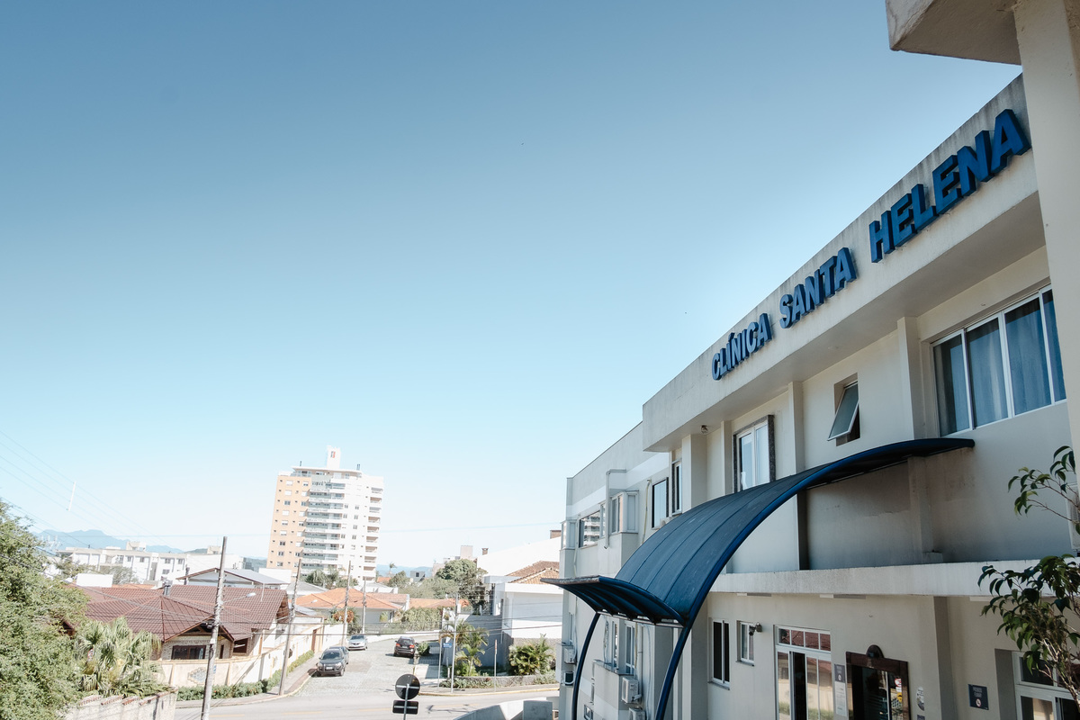 Saída da maternidade. Parto normal, na maternidade Santa Helena em Florianópolis, por Thiago Braga fotografia. 