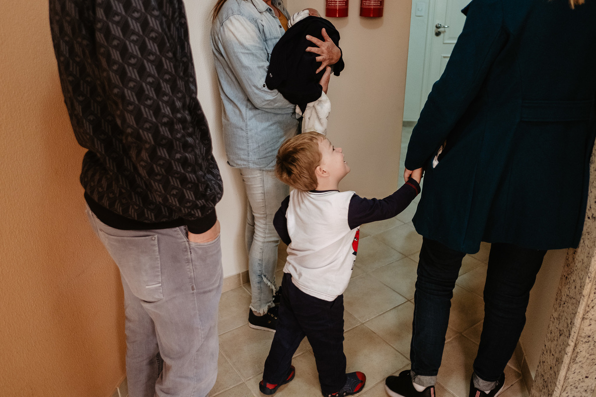 Chegando em casa. Parto normal, na maternidade Santa Helena em Florianópolis, por Thiago Braga fotografia. 