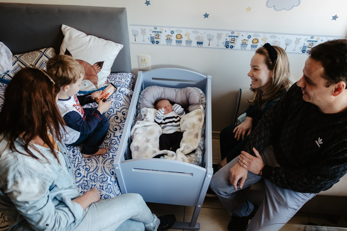 fotos do mano em casa. Parto normal, na maternidade Santa Helena em Florianópolis, por Thiago Braga fotografia. 