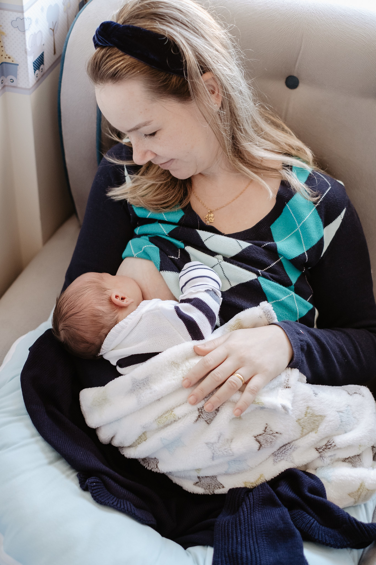 Amamentação. Parto normal, na maternidade Santa Helena em Florianópolis, por Thiago Braga fotografia. 