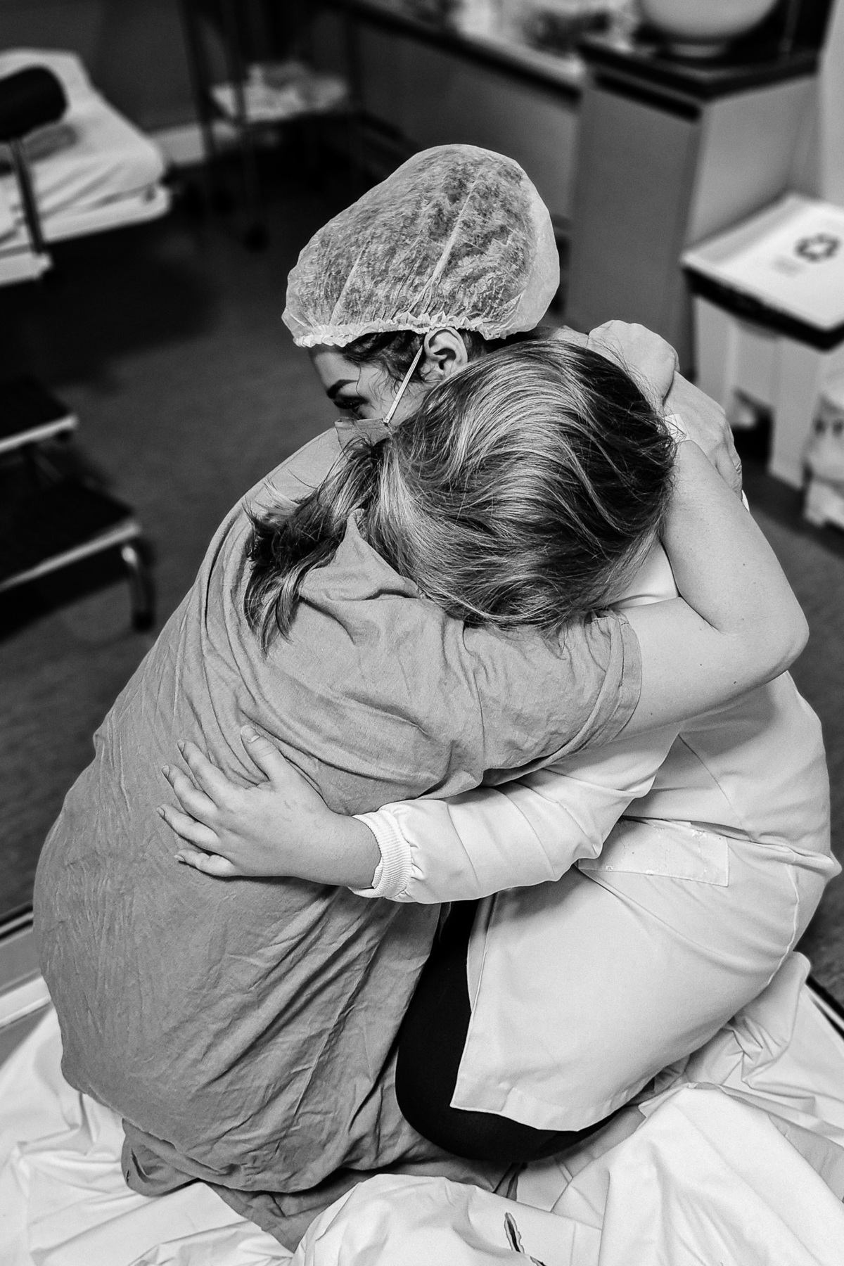 Parceria. Parto normal, na maternidade Santa Helena em Florianópolis, por Thiago Braga fotografia. 