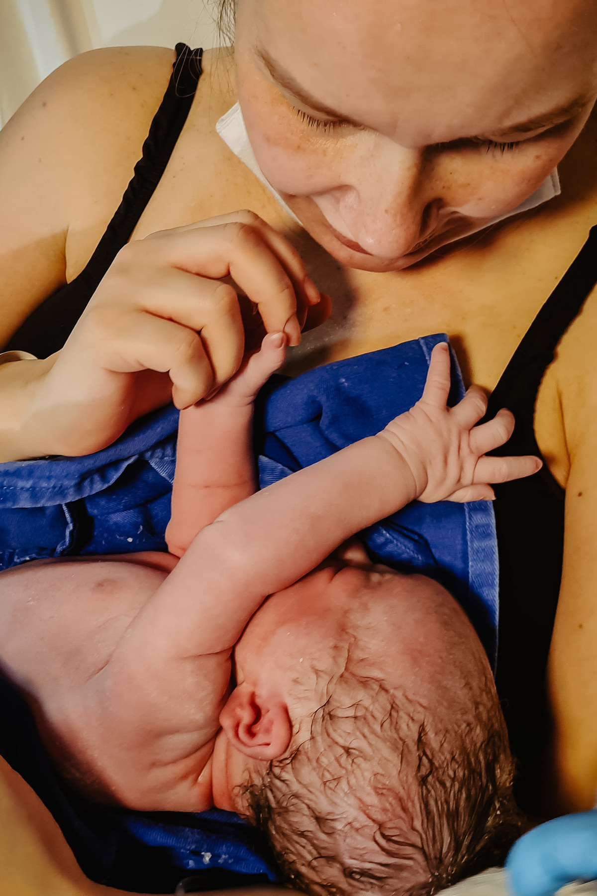 Nascimento do Lucas. Parto normal, na maternidade Santa Helena em Florianópolis, por Thiago Braga fotografia. 