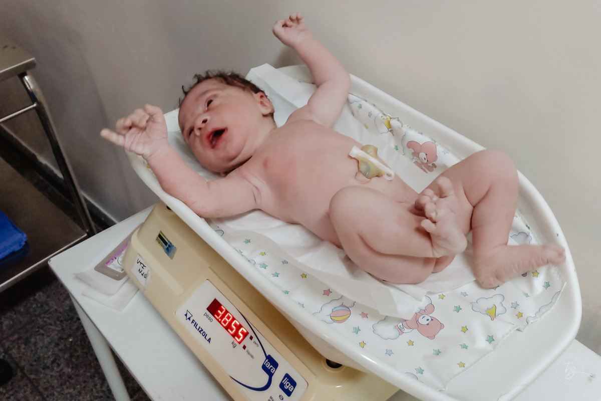 Chegada do Gabi. Parto documental. A chegada do Gabriel. Maternidade Santa Helena. Florianópolis/SC. Por Thiago Braga fotografia. 