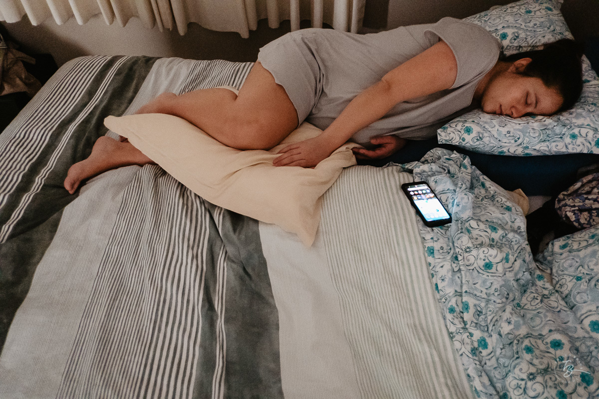 Mamãe na espera do Gabi, ja em Trabalho de parto. Parto documental. A chegada do Gabriel. Maternidade Santa Helena. Florianópolis/SC. Por Thiago Braga fotografia. 