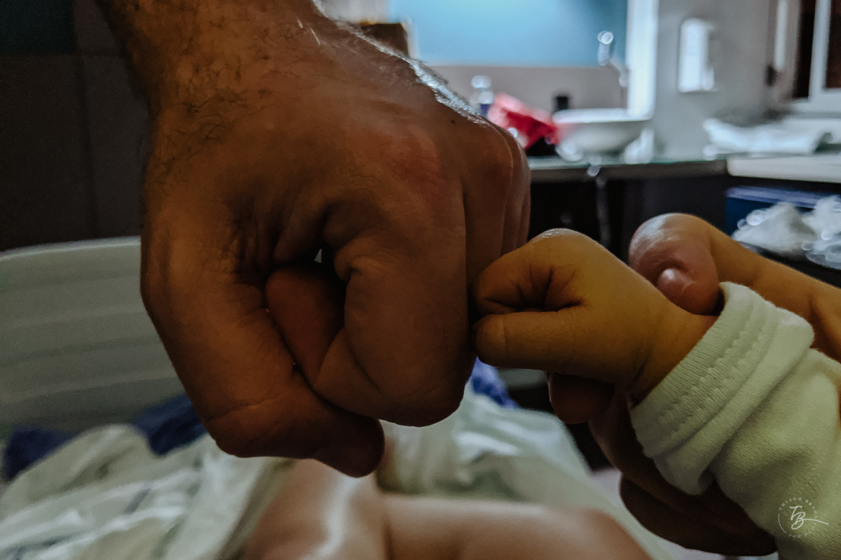Tamo junto! Parto documental. A chegada do Gabriel. Maternidade Santa Helena. Florianópolis/SC. Por Thiago Braga fotografia. 