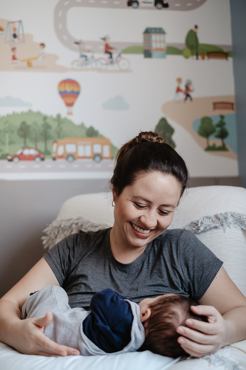 Alegria da mamãe. Parto documental. A chegada do Gabriel. Maternidade Santa Helena. Florianópolis/SC. Por Thiago Braga fotografia. 