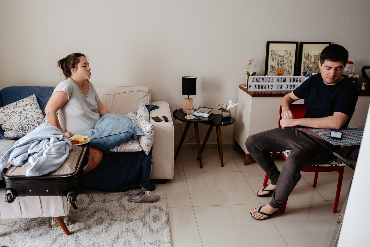 Trabalho de parto em casa. Parto documental. A chegada do Gabriel. Maternidade Santa Helena. Florianópolis/SC. Por Thiago Braga fotografia. 