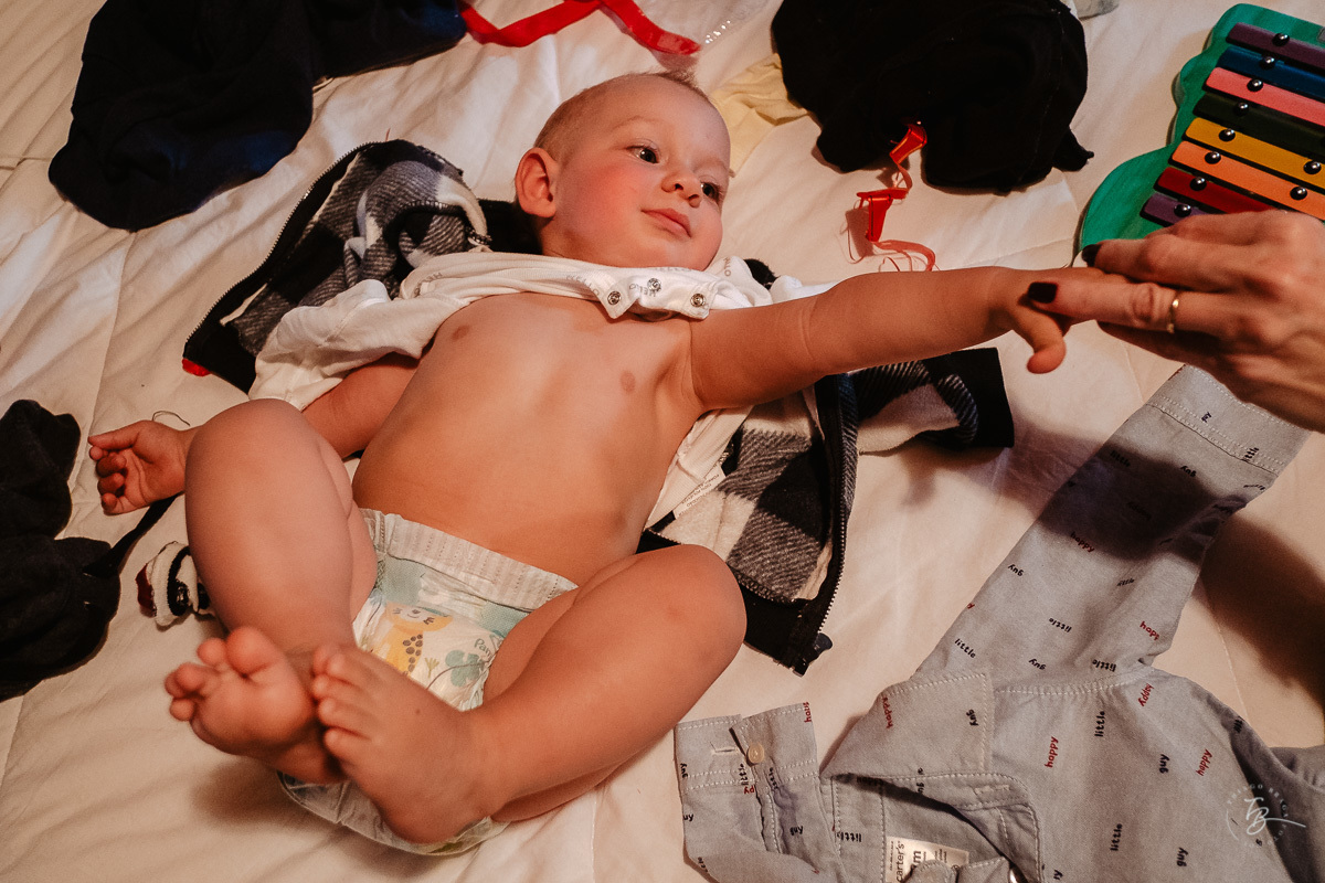 Bebê. Fotografia documental de aniversário em Rancho Queimado - SC por Thiago Braga fotografia. Fotografia de aniversário infantil.