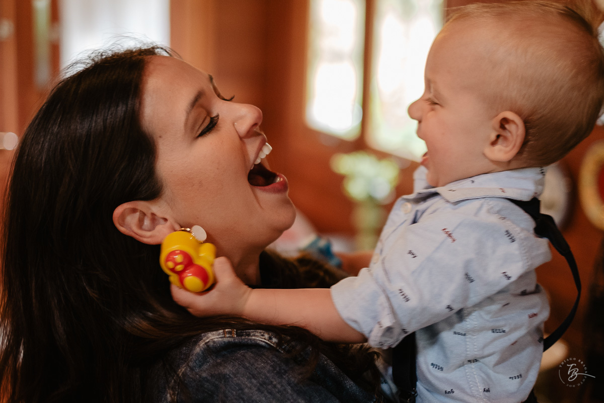 Fotografia documental de aniversário em Rancho Queimado - SC por Thiago Braga fotografia. Fotografia de aniversário infantil.