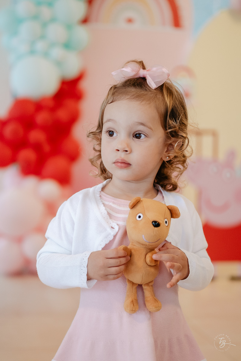 Com soninho. Fotografia documental de aniversário infantil em Florianópolis/Sc por Thiago Braga.