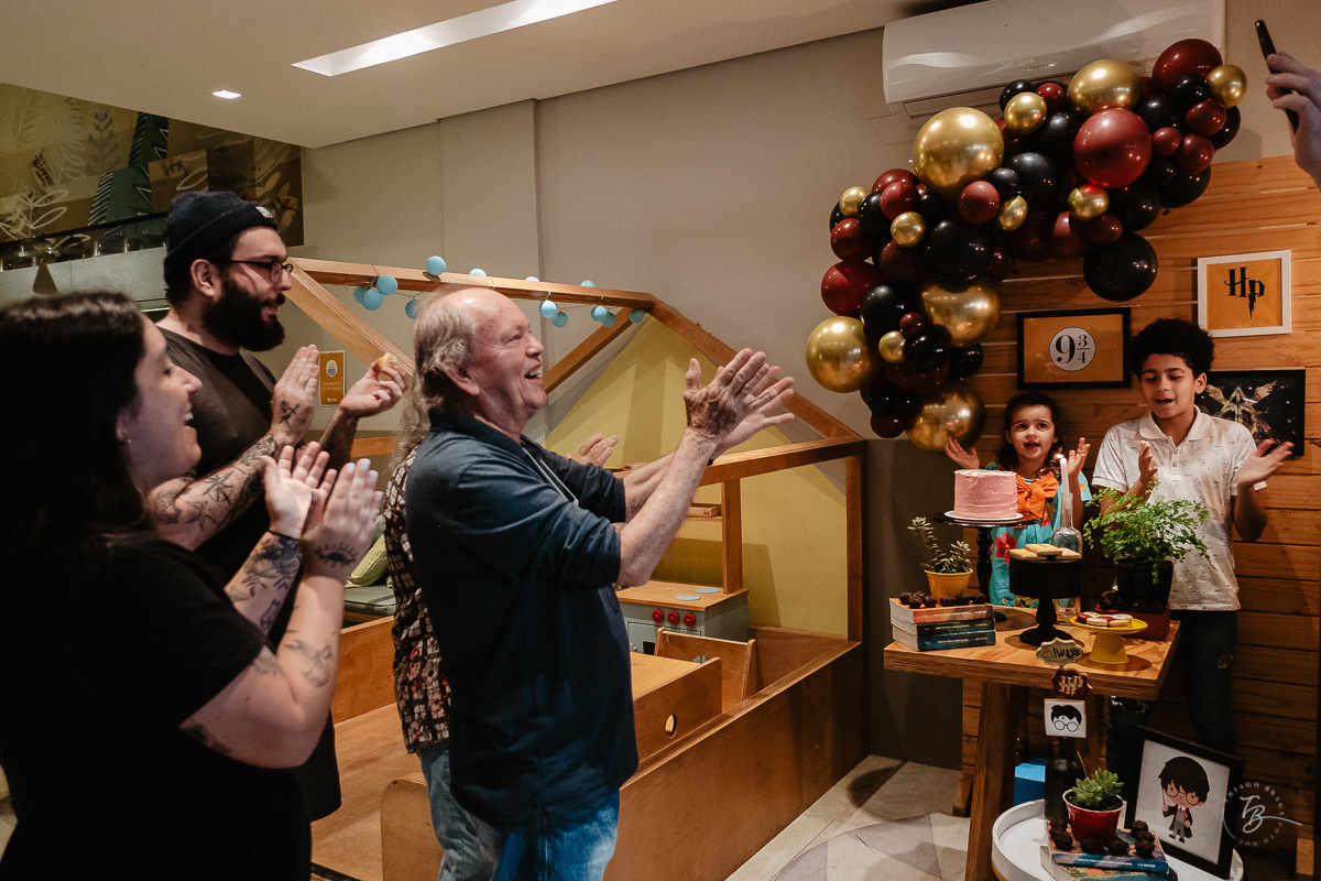 Parabéns. Festa de 10 anos do Luan, de Harry Potter, em festa infantil no espaço Caracois e Caramujos, em Florianópolis/SC por Thiago Braga Fotograf