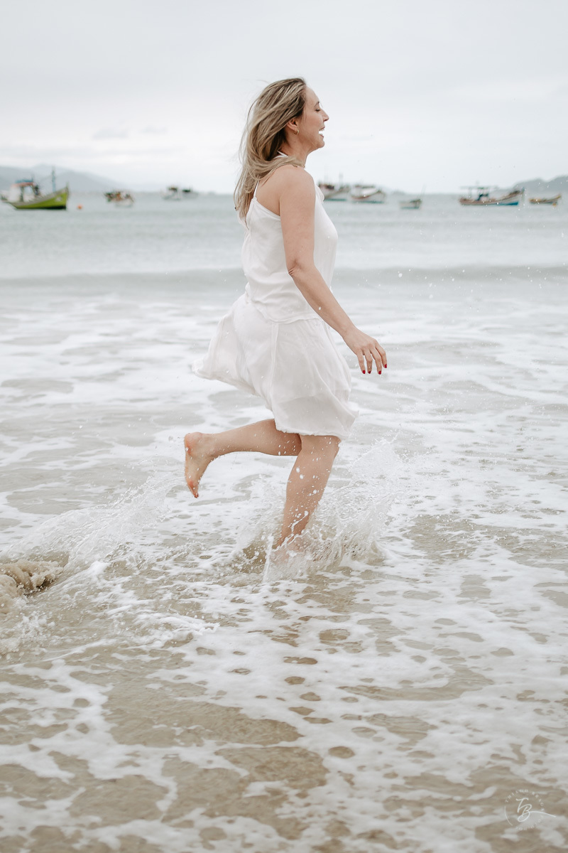 Sorrindo. Retratos pessoais de um ensaio no Sul da Ilha de Santa Catarina, em Florianópolis. Gisele, 40 anos. 