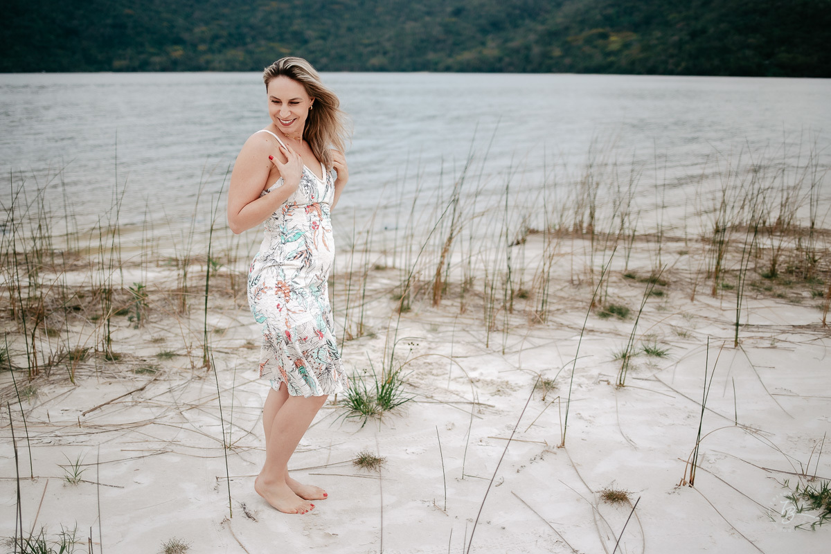 Em liberdade na Lagoa do Pei. Retratos pessoais de um ensaio no Sul da Ilha de Santa Catarina, em Florianópolis. Gisele, 40 anos. 