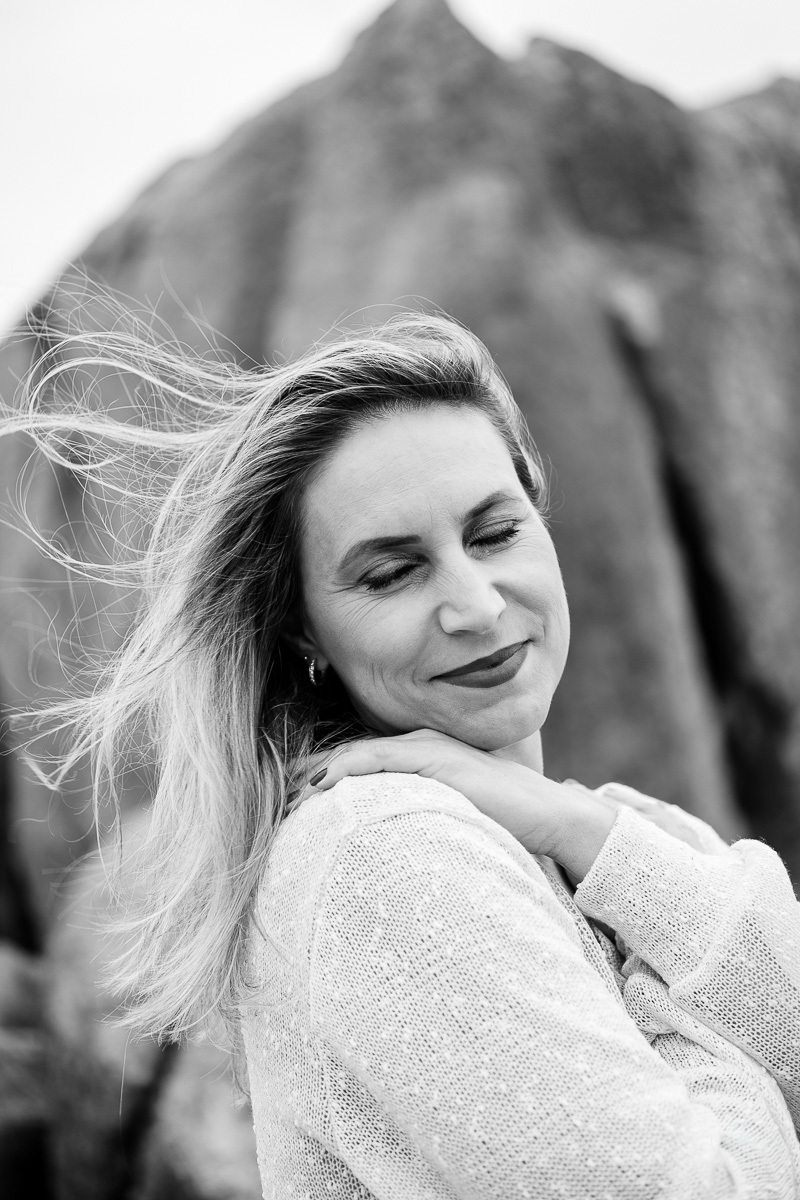 Vento no rosto. Retratos pessoais de um ensaio no Sul da Ilha de Santa Catarina, em Florianópolis. Gisele, 40 anos. 