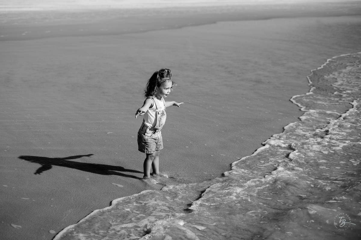 Ensaio lifestyle família, na praia do Santinho em Florianópolis, por Thiago Braga Fotografia. 