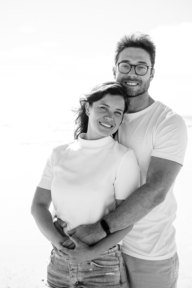 Casal em Ensaio lifestyle família, na praia do Santinho em Florianópolis, por Thiago Braga Fotografia. 