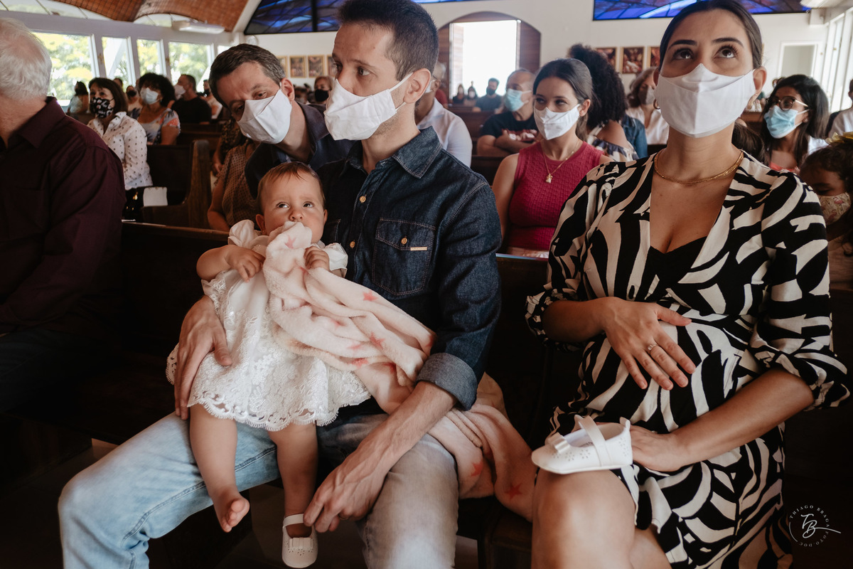 Padrinhos na igreja. Dia do batizado, de gêmeos.
Manhã de domingo, iluminada, Após a cerimônia na lindíssima Paróquia Nossa Senhora de Lourdes São Luiz, na Agronômica/Florianópolis - SC.
