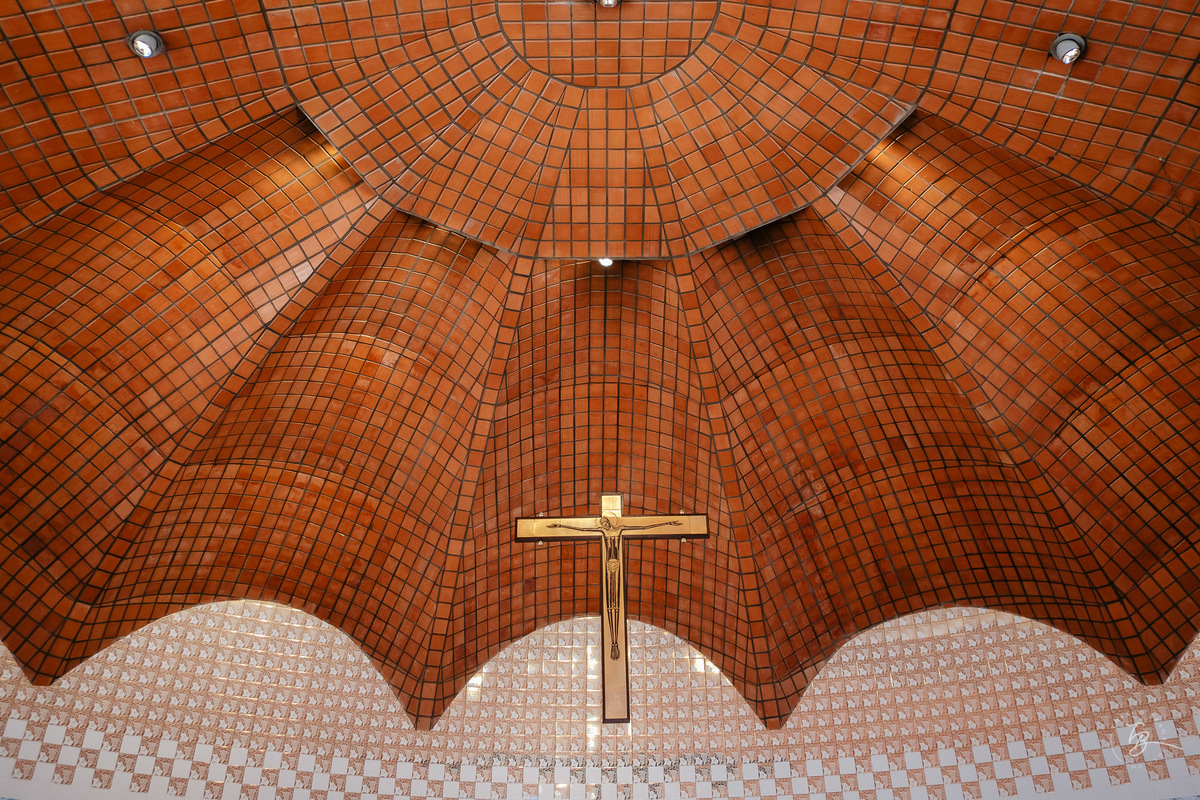 Decoração interior da igreja. Dia do batizado, de gêmeos.
Manhã de domingo, iluminada, Após a cerimônia na lindíssima Paróquia Nossa Senhora de Lourdes São Luiz, na Agronômica/Florianópolis - SC.
