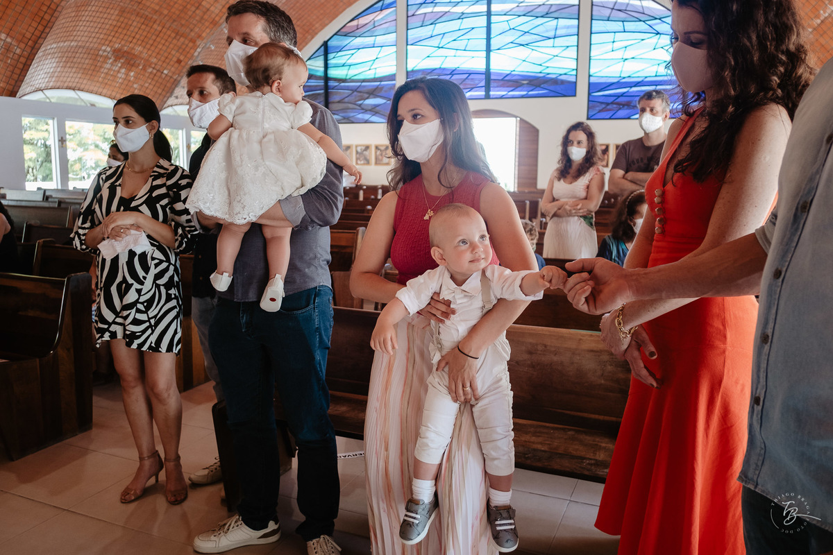 Família. Dia do batizado, de gêmeos.
Manhã de domingo, iluminada, Após a cerimônia na lindíssima Paróquia Nossa Senhora de Lourdes São Luiz, na Agronômica/Florianópolis - SC.