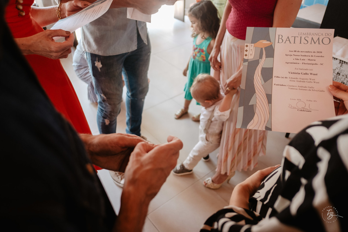 Registros. Dia do batizado, de gêmeos.
Manhã de domingo, iluminada, Após a cerimônia na lindíssima Paróquia Nossa Senhora de Lourdes São Luiz, na Agronômica/Florianópolis - SC.