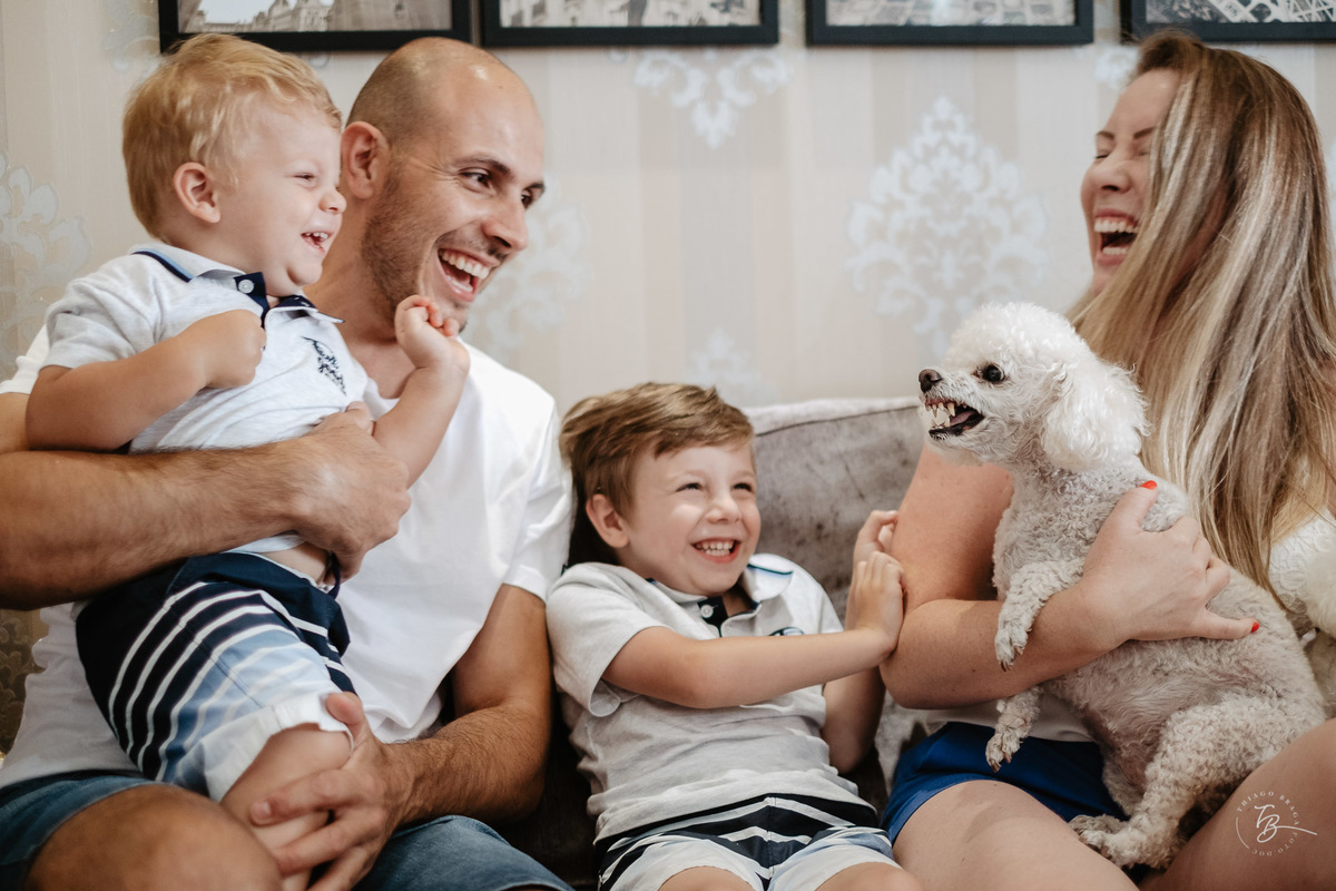Fotos de família. Ensaio de natal em casa por Thiago Braga Fotografia.