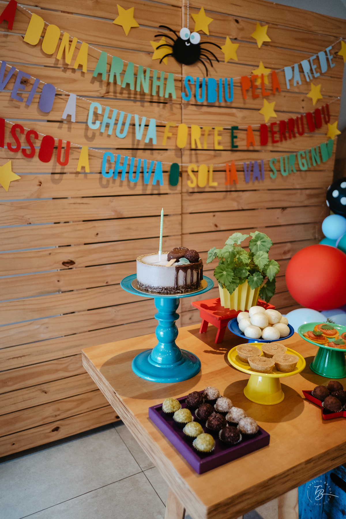 Decoração. Numa festa intimista, no Café de brincar Caracóis e Caramujos, na Lagoa da conceição em Florianópolis, a família do Bento comemorou intimamente o primeiro aniversário do pequeno. Por Thiago Braga Fotografia. 