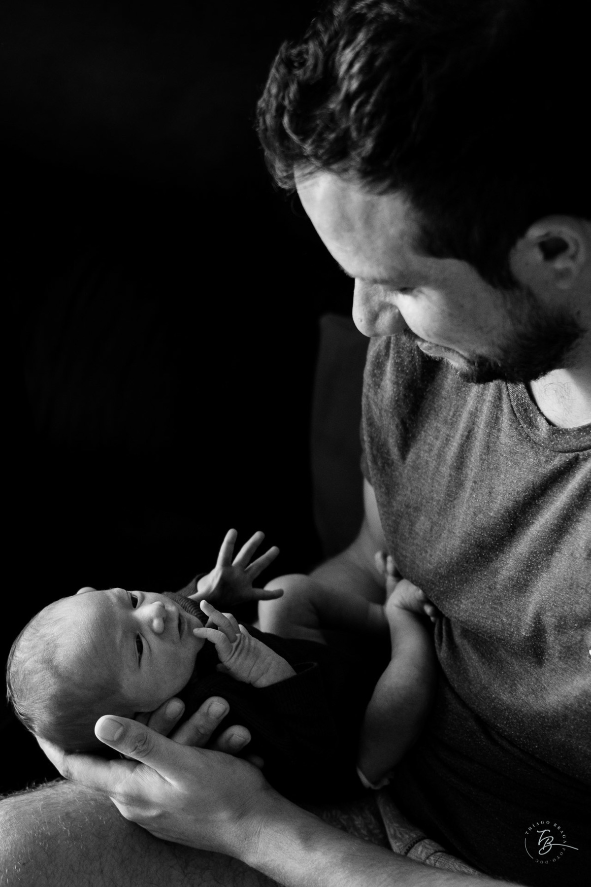 Papai e Nica. Parto natural, nascimento do Nicolas por Thiago Braga fotografia. Maternidade Santa Helena em Florianópolis. Fotografia documental de parto. 