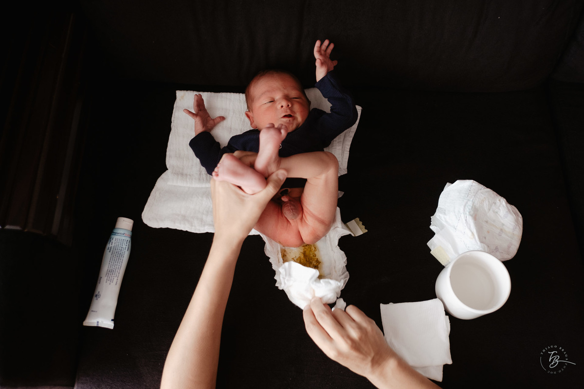 Cheguei e ja fiz coco. Parto natural, nascimento do Nicolas por Thiago Braga fotografia. Maternidade Santa Helena em Florianópolis. Fotografia documental de parto. 