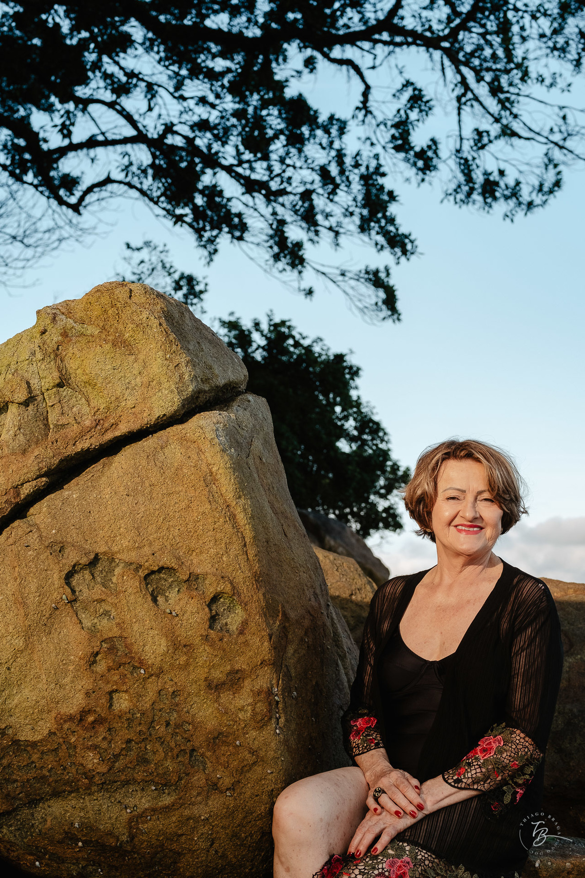 ensaio pessoal. Retratos dos 71 anos da Nevair, na praia de São Miguel, em Biguaçu, SC. Por Thiago Braga Fotografia. 