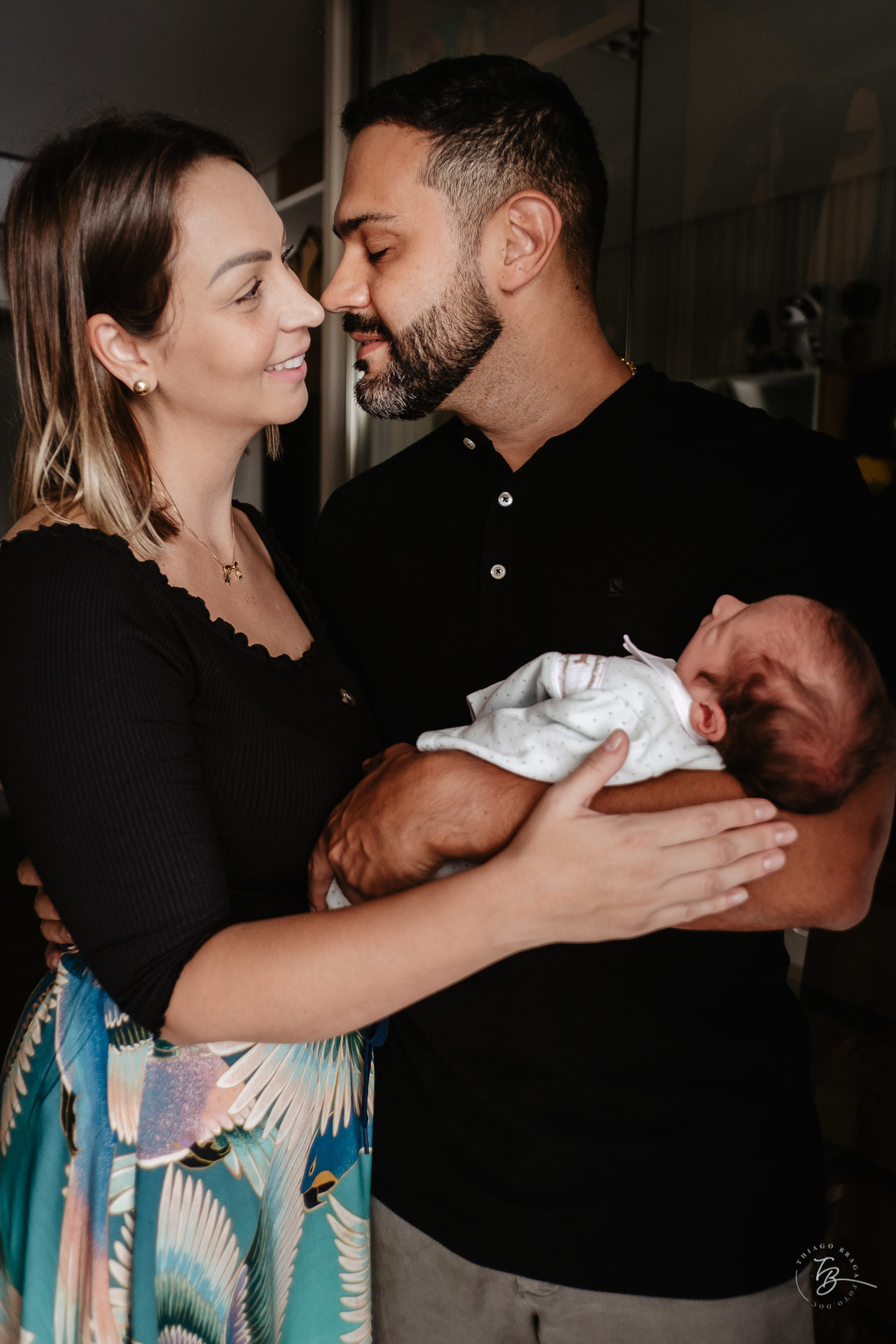 Ensaio de primeiros dias em casa e encontro de irmãos. Por Thiago Braga Fotografia.