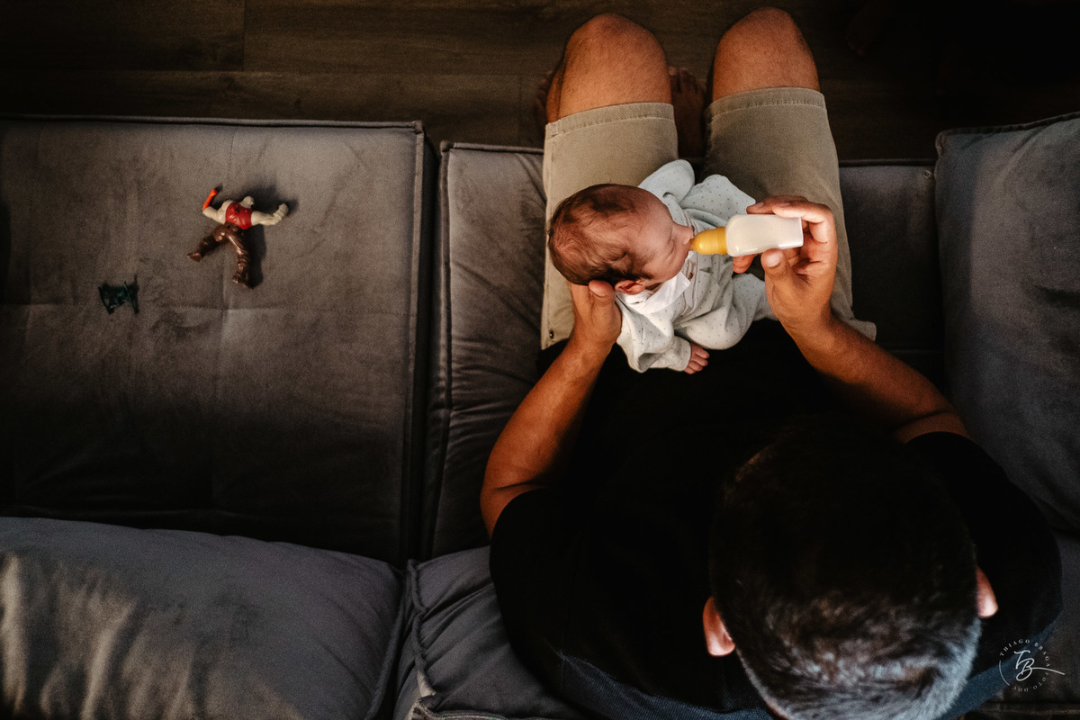 Ensaio de primeiros dias em casa e encontro de irmãos. Por Thiago Braga Fotografia.