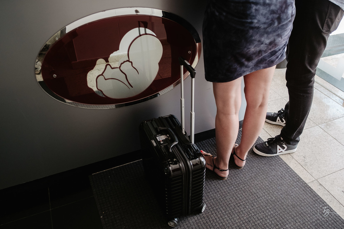 A recepção. Parto cesárea na maternidade Ilha, em Florianópolis, por Thiago Braga Fotografia.