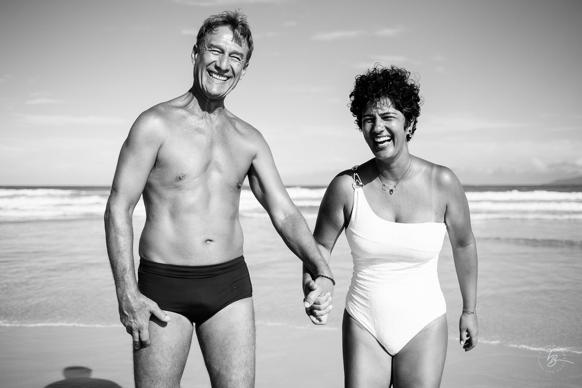 Ensaio de Casal, na praia de Canto Grande em Bombinhas - SC. Por Thiago Braga Fotografia.